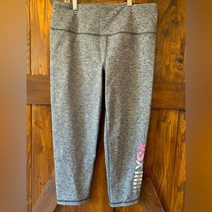 NWT VSX Victoria Secret Sport knockout capri medium rise leggings